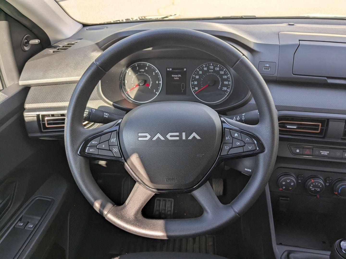 DACIA Sandero 1.0 ECO-G 100ch Stepway Essential -24 - Photo 12