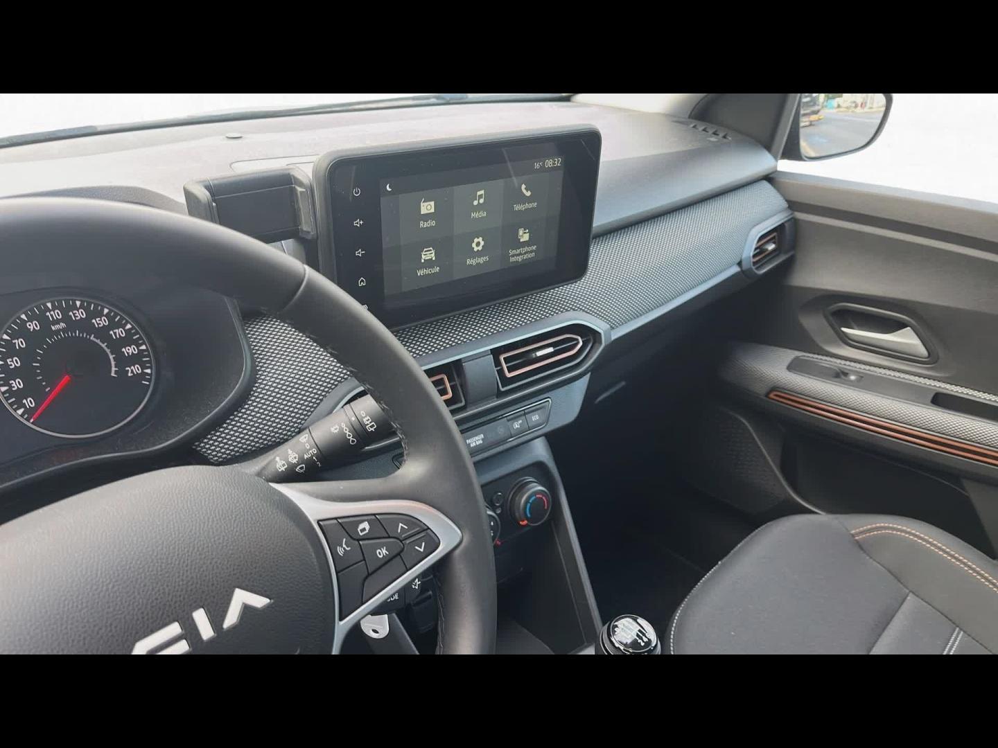 DACIA Sandero 1.0 TCe 90ch Stepway Expression -24 - Photo 33